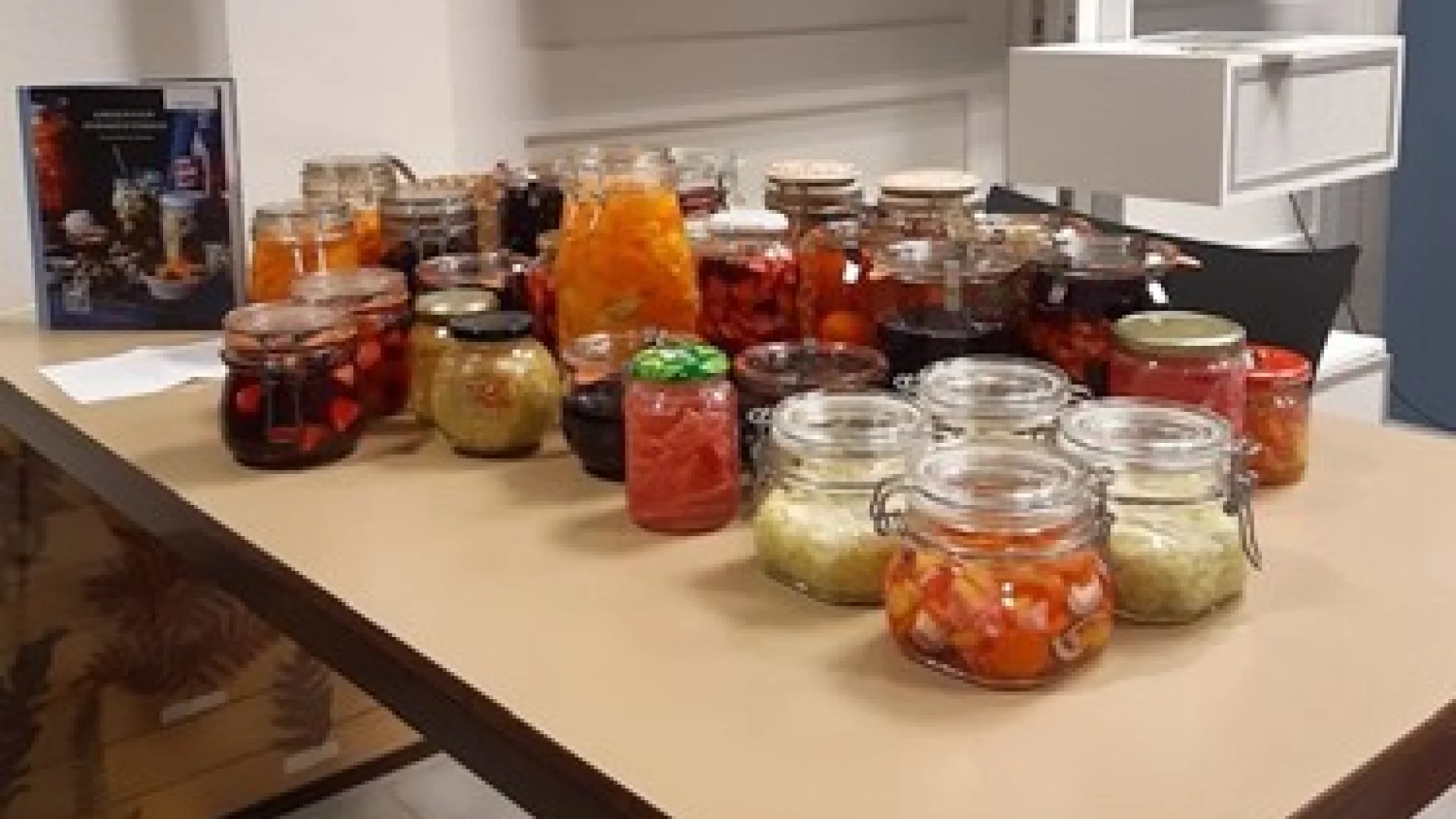 Workshop fermenteren bij Velt Leudal. Presentatie: Rika Verhoef, Veltdocent, meesterherborist en voedingsadviseur.