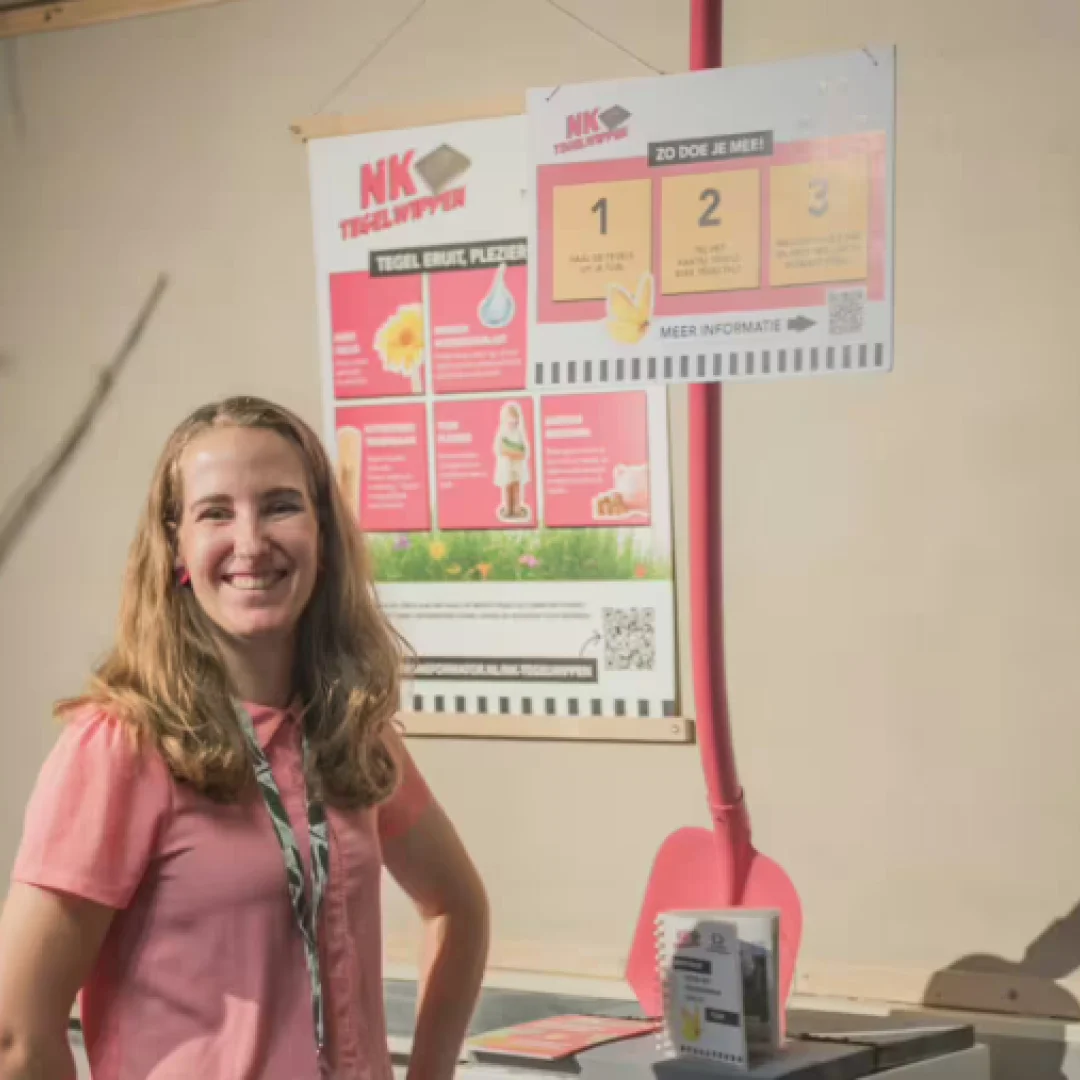 De roze schep – samen wippen we tegels voor meer groen!
